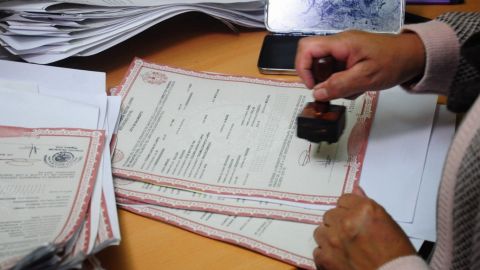 Diputados buscan que mexicanos elijan orden de sus apellidos