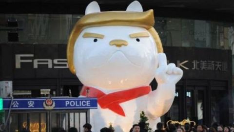 Estatua de perro con cara de Trump llega a China para celebrar el Año del Perro