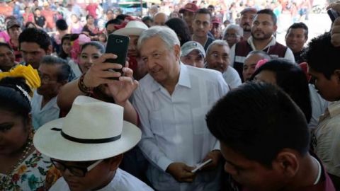 "Hablaré con Peña para pedirle que detenga privatizaciones": AMLO