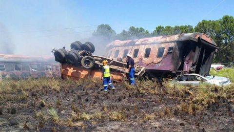 Asciende a 14 el número de muertes en un accidente de tren en Sudáfrica