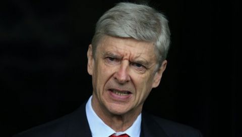 Arsene Wenger, sancionado tres partidos por insultar a árbitro