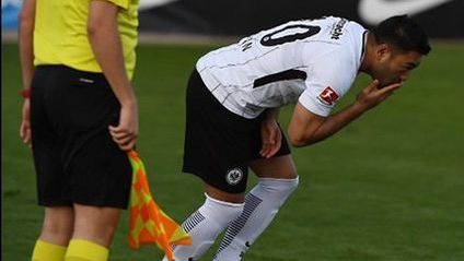 Tras media temporada, Marco Fabián reapareció con el Eintracht