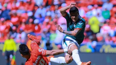 Con todo y gol polémico, Chivas sigue con su maldición en Toluca