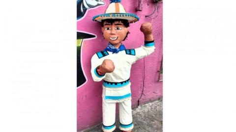 Piñata de Yuawi causa sensación en Reynosa, Tamaulipas
