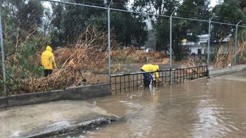 Inspecciona obras públicas pluviales en la ciudad