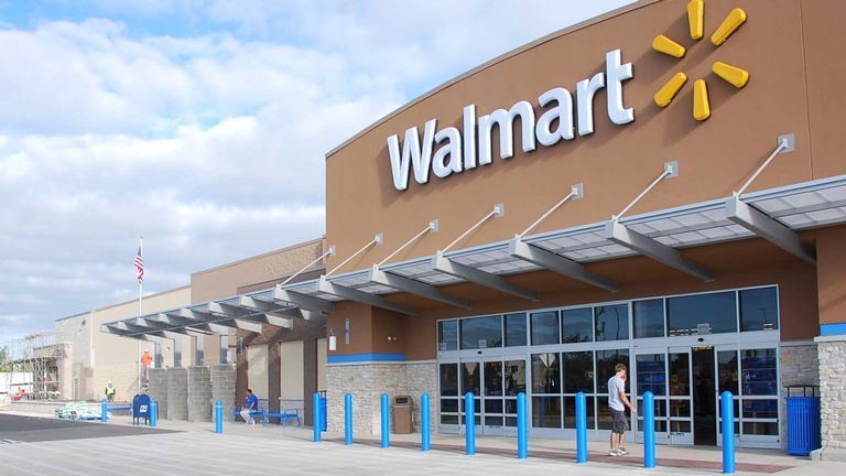 Walmart sube el salario mínimo a 11 dólares la hora tras
