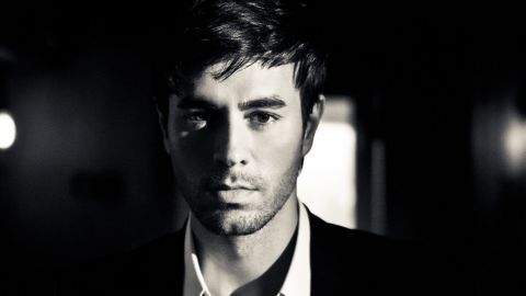 Enrique Iglesias muestra rostro de uno de sus hijos