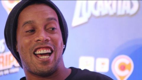 Ronaldinho anuncia su retiro