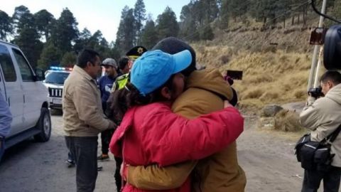 Rescatan a 4 jóvenes extraviados en Nevado de Toluca