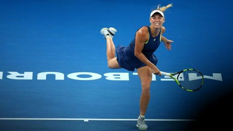 Wozniacki logra 1er major tras derrotar a Halep en Australia