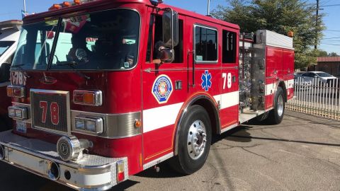 Recibe Ayuntamiento de Mexicali donación tres máquinas de bomberos y ambulancias