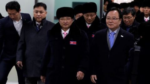Delegación de atletas norcoreanos llega al Sur