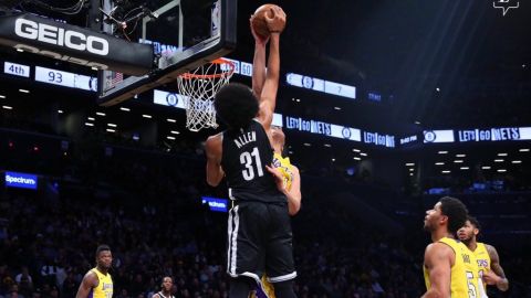 López vuelve a Brooklyn y da triunfo a Lakers