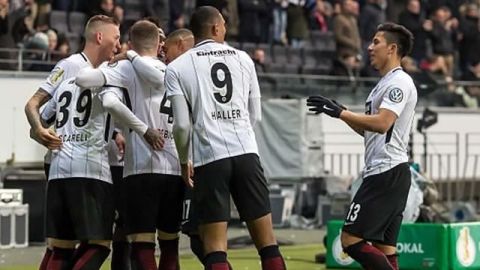 Salcedo y Fabián jugaron en pase del Eintracht a semis de Copa