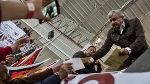 Al ganar las elecciones regresará Gómez Urrutia del exilio: AMLO