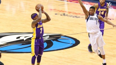 Mavericks ganan 130-123 a Lakers en debut de Thomas