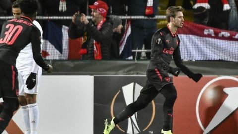 Arsenal pone un pie en octavos tras goleada sobre el Östersunds sueco