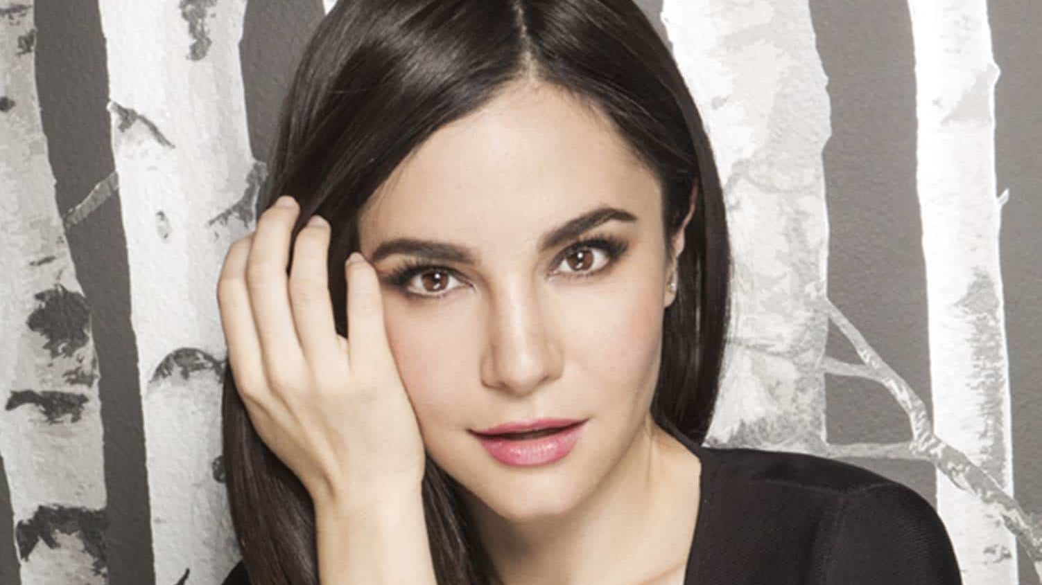 Martha Higareda sorprende con desnudo en 