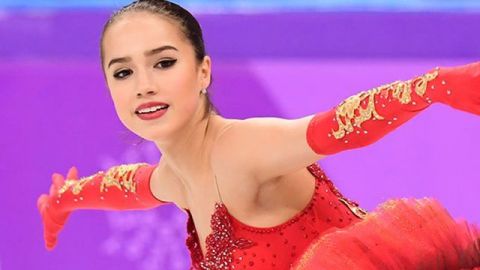 Rusa de 15 años gana oro en patinaje artístico bajo la bandera olímpica