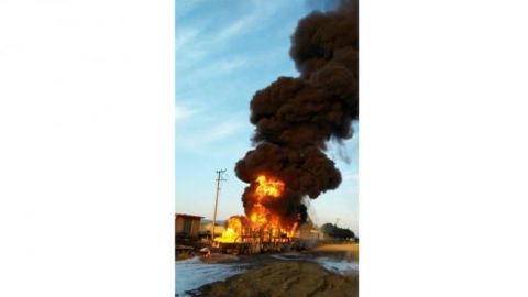 Laboran bomberos en explosión de ducto de Pemex en Hidalgo