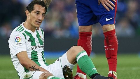 Andrés Guardado no jugará ante el Levante por lesión