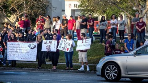 Los alumnos del instituto de Parkland vuelven a las clases tras la matanza