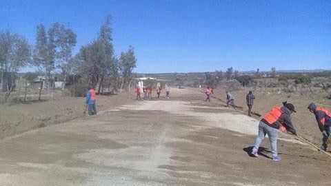 Rehabilitan principales accesos rurales de Tecate