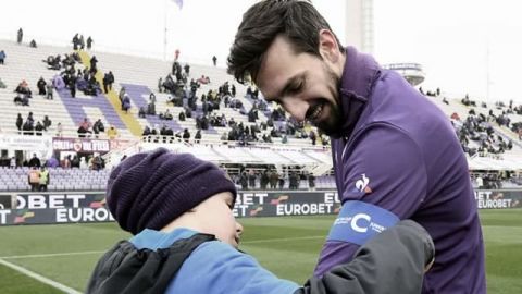 Fiorentina renovaría al fallecido Astori para dar salario a familia