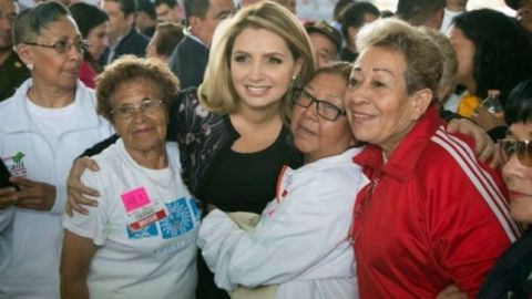 Destaca Angélica Rivera fortaleza de mujeres ante adversidades