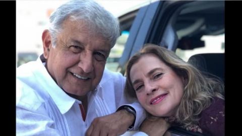 AMLO comparte foto "echando novio" con su esposa