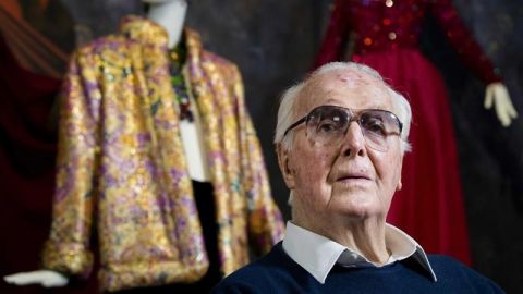 Muere a los 91 años el legendario modisto francés Hubert de Givenchy