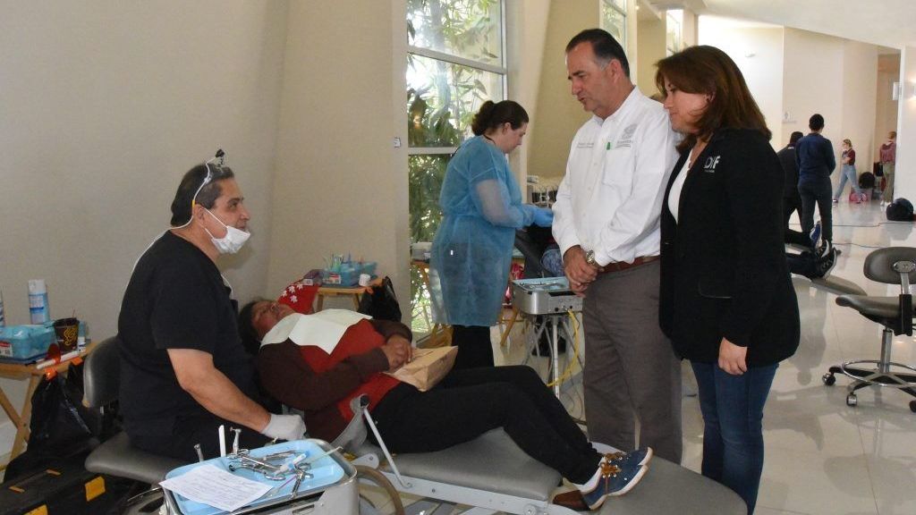 Reciben ensenadenses atención médica por parte de Potters Clay Westmont