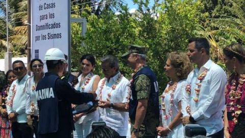 Marina entrega primeras 55 casas para damnificados en Oaxaca