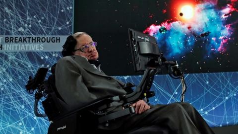 Organismos científicos del Vaticano despiden a Hawking, quien conoció 4 papas