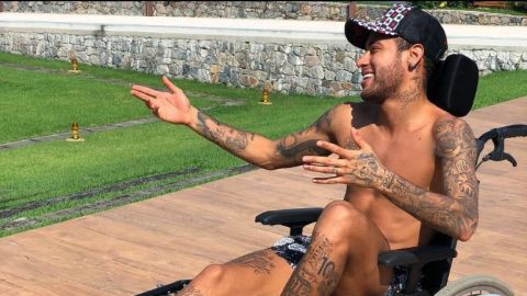 Neymar es criticado por "homenaje" a Stephen Hawking