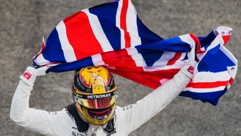 Hamilton aún ve lejos el 'último capítulo' de su carrera