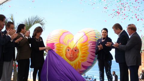 Inauguran en Playas de Tijuana exposición “20 corazones de pie”