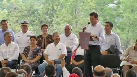 Peña Nieto firma decretos para regular y racionalizar el uso del agua