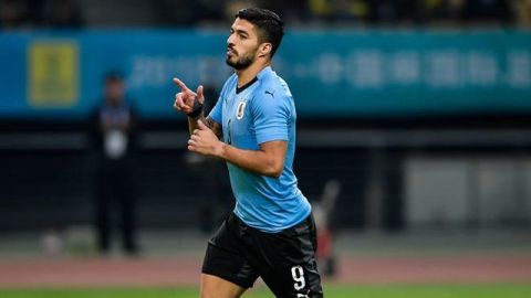 Dupla Suárez-Cavani da victoria a Uruguay sobre República Checa
