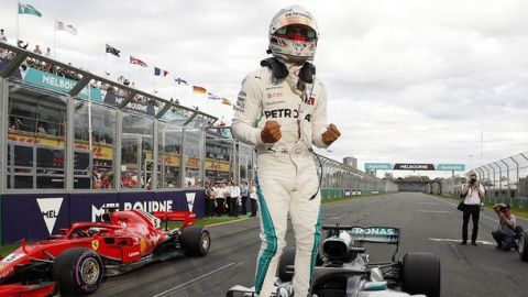 Hamilton logra la pole position para Australia y Pérez en 13°