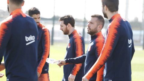 Messi entrena parcialmente con el Barcelona