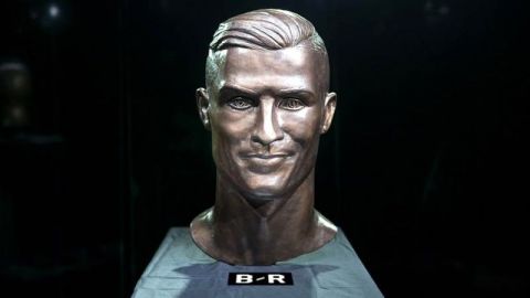 Escultor del busto de Cristiano Ronaldo corrigió su muy criticada obra