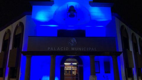 Iluminan Palacio Municipal en señal de inclusión y concienciación del autismo