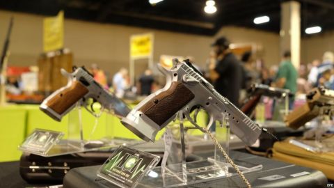 Feria de armas puede tener sus días contados en auditorio del sur de Florida