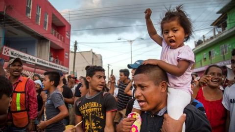 Caravana migrante en México no se disolvió pese a presiones, asegura ONG