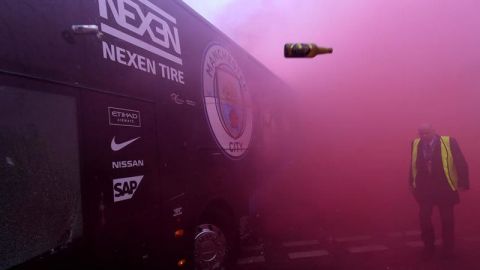 UEFA abre investigación tras ataque al autobús del Manchester City en Liverpool