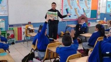 Imparten programa DARE en primaria