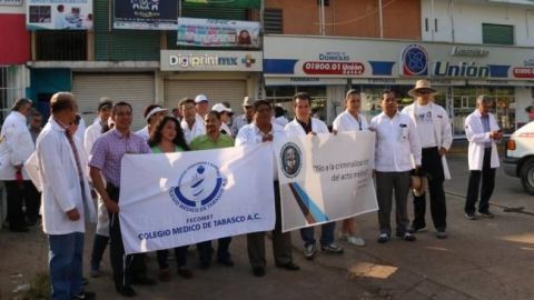 Médicos anuncian paro en Tabasco por médico detenido en Oaxaca