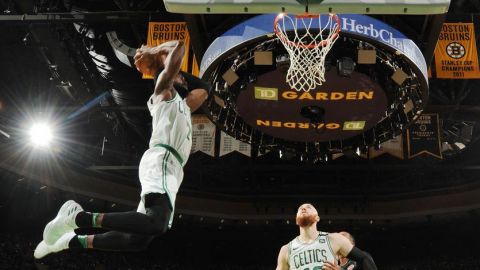 Celtics resiste para vencer 113-107 a Bucks en tiempo extra