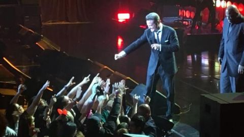 Luis Miguel dedica concierto a fans
